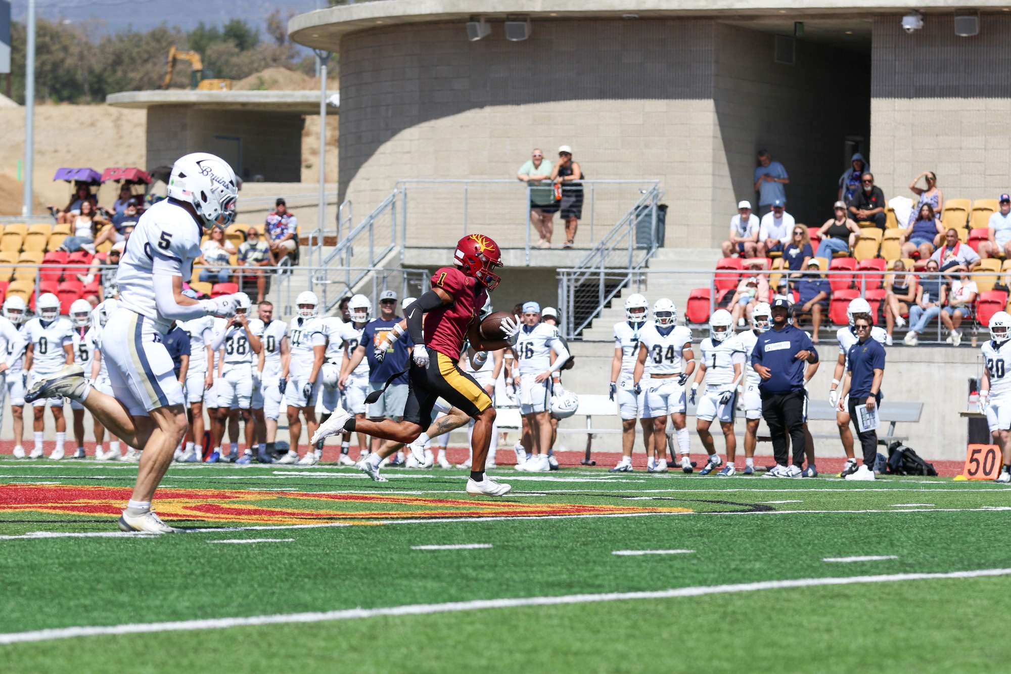 Noah Macapulay running with the ball