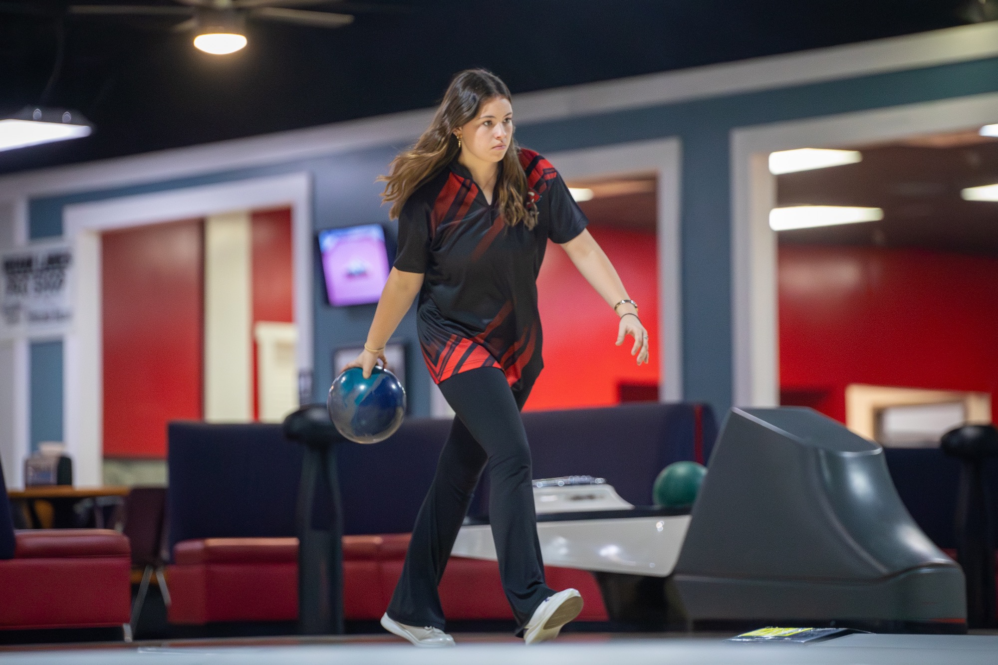 Clinton Kingpins and Lady Kingpins defeated the Warren Central Vikings on November 17. 