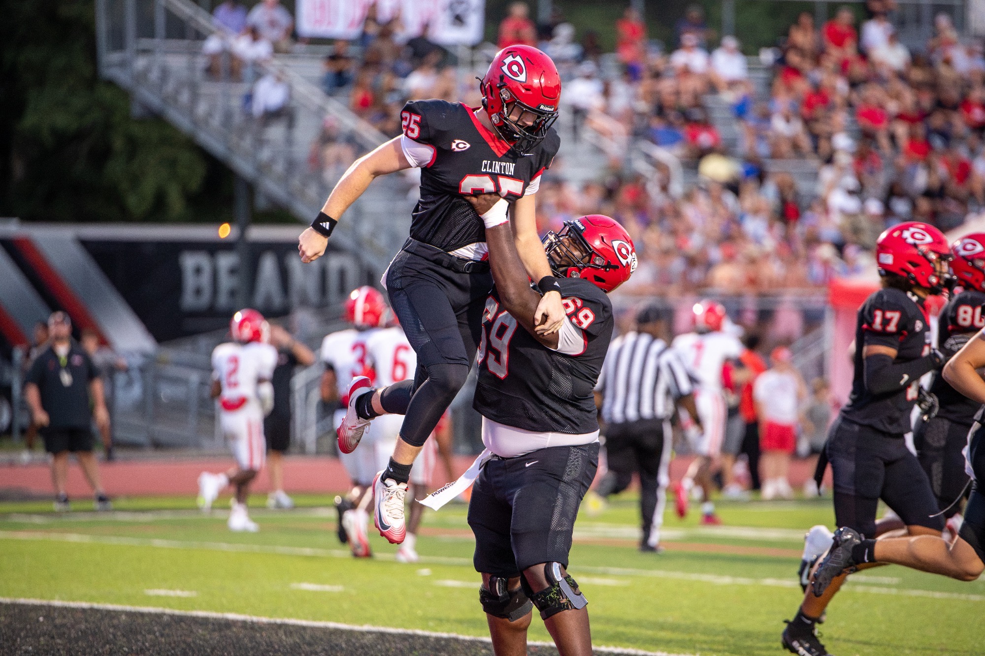 Simmons lifts up Lott