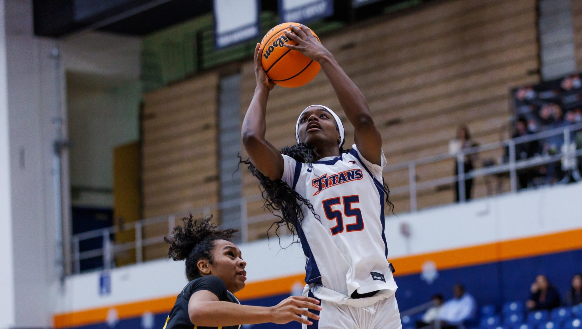 Cristina Jones vs La Sierra