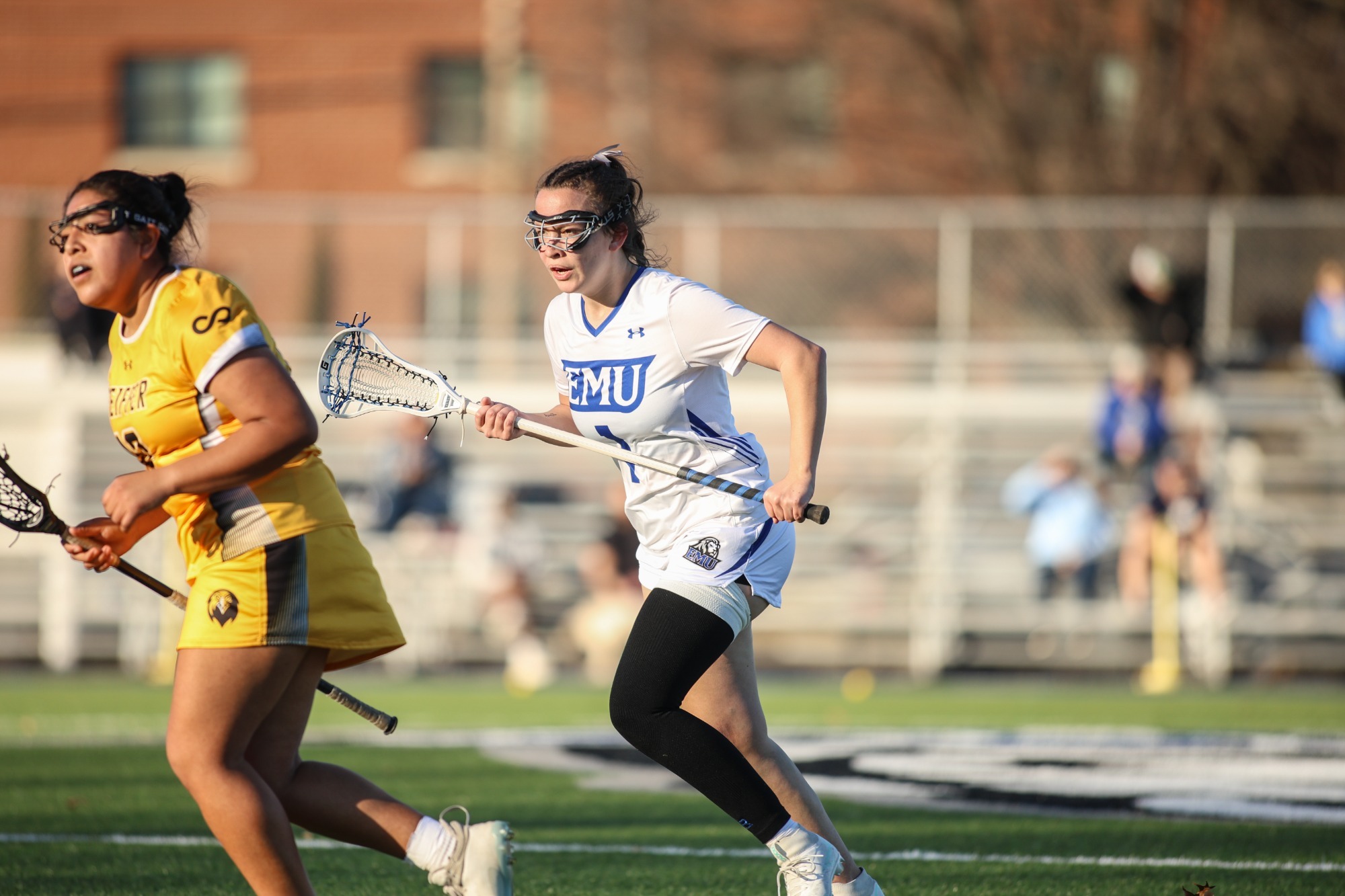 Ava Walker vs. Pfeiffer