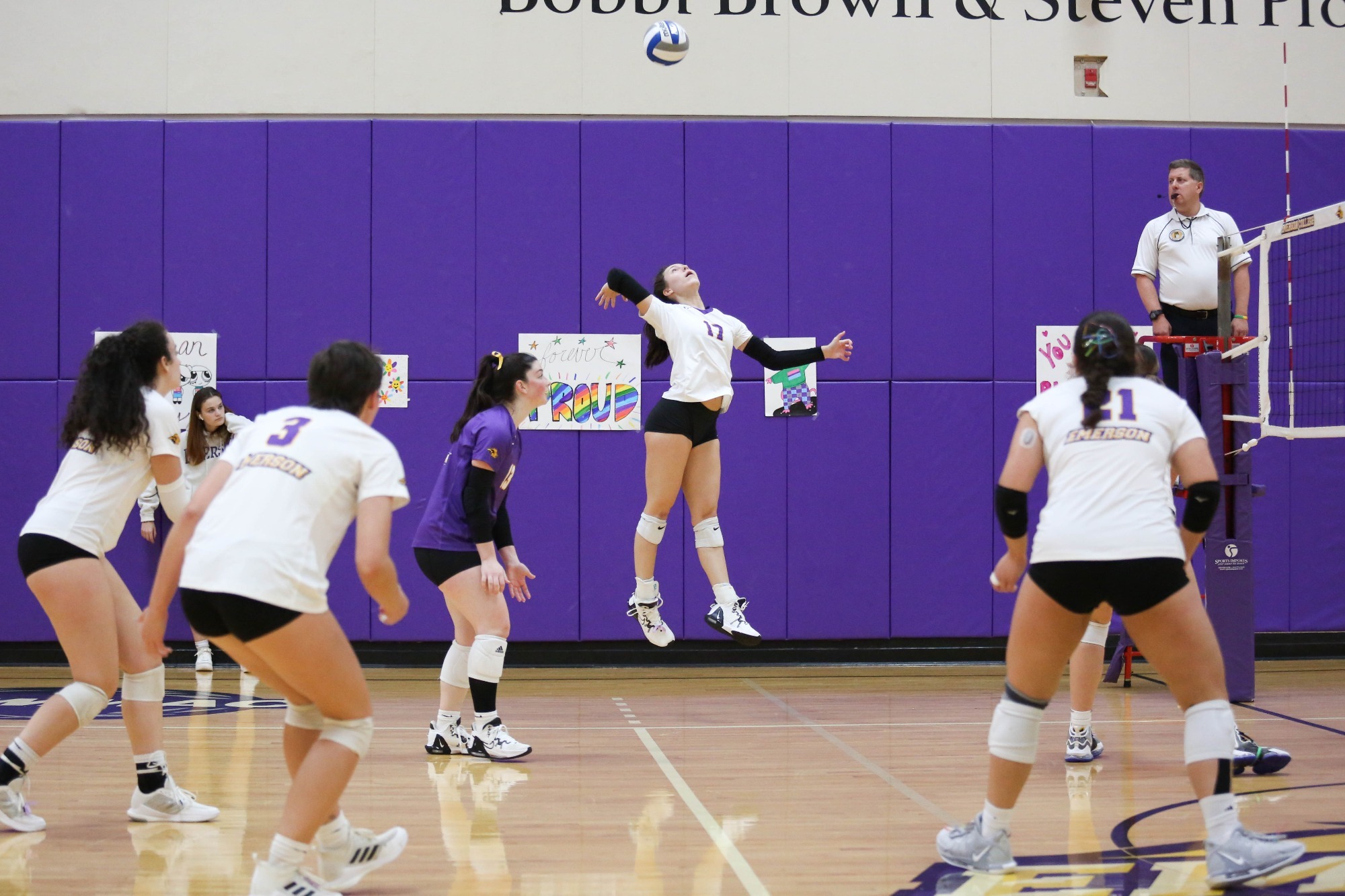 Women's Volleyball Defeats Smith Emerson College