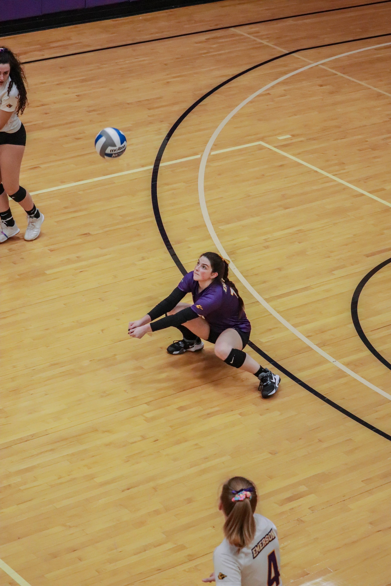 Women's Volleyball Sweeps UMASS Boston Emerson College