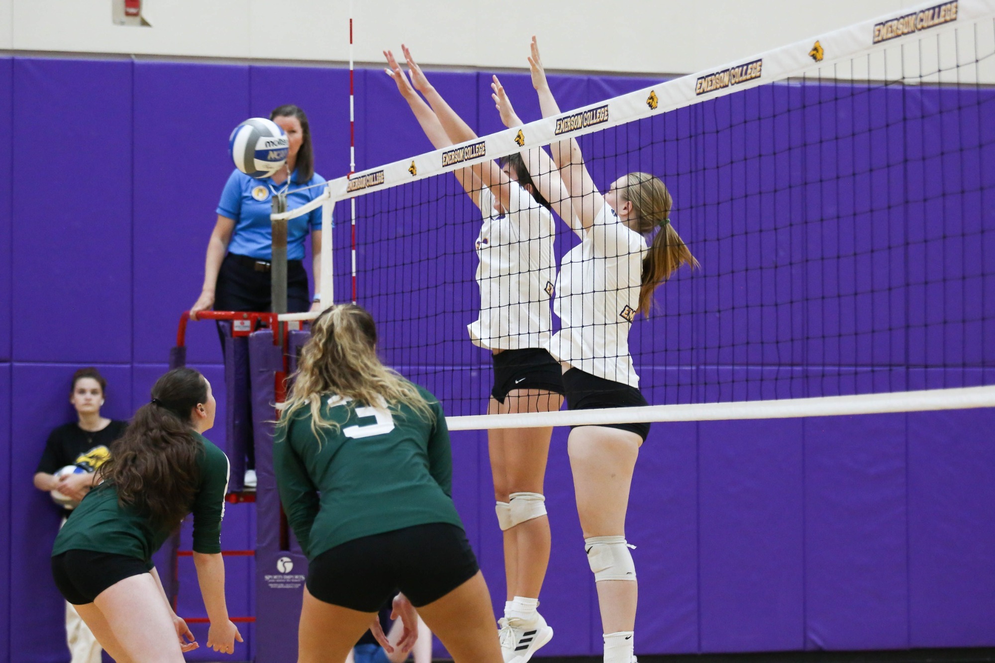 Women's Volleyball Defeats Mount Holyoke in Straight Sets Emerson College