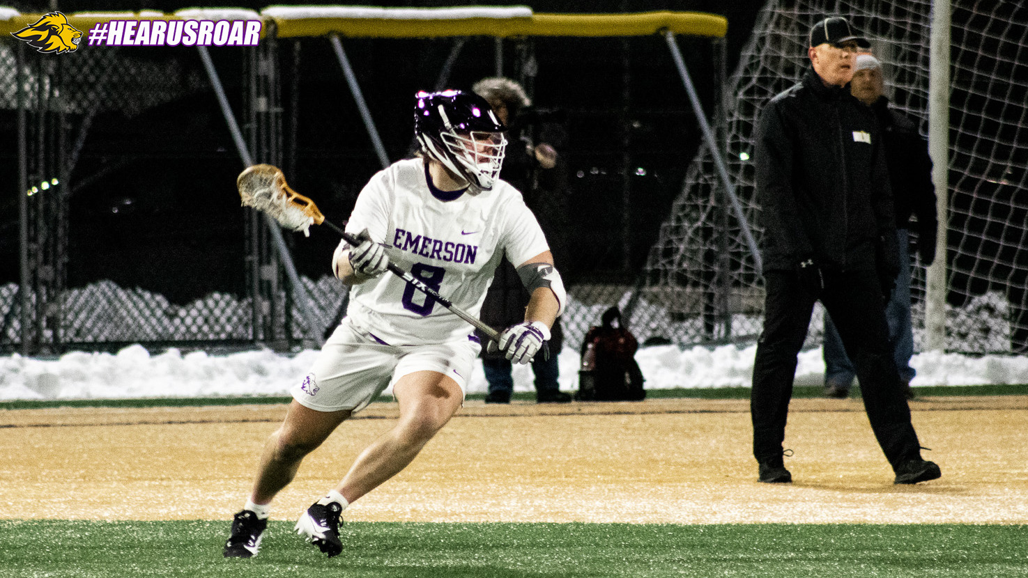 Zachary Stern-Hayes eyes a pass against Wentworth