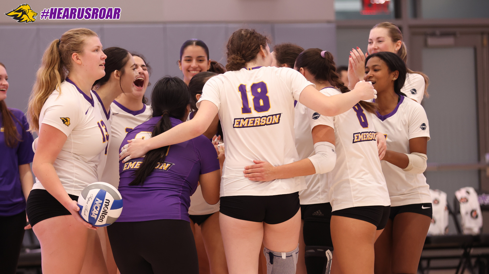 Women's Volleyball celebrates win over St. Thomas (TX)