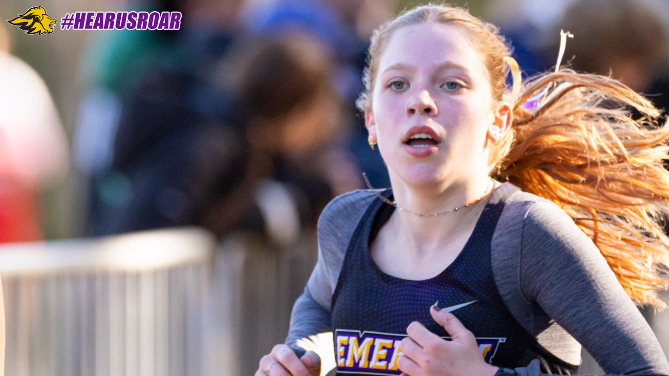 Natalie Suplick runs at the 2025 NCAA III East Regional
