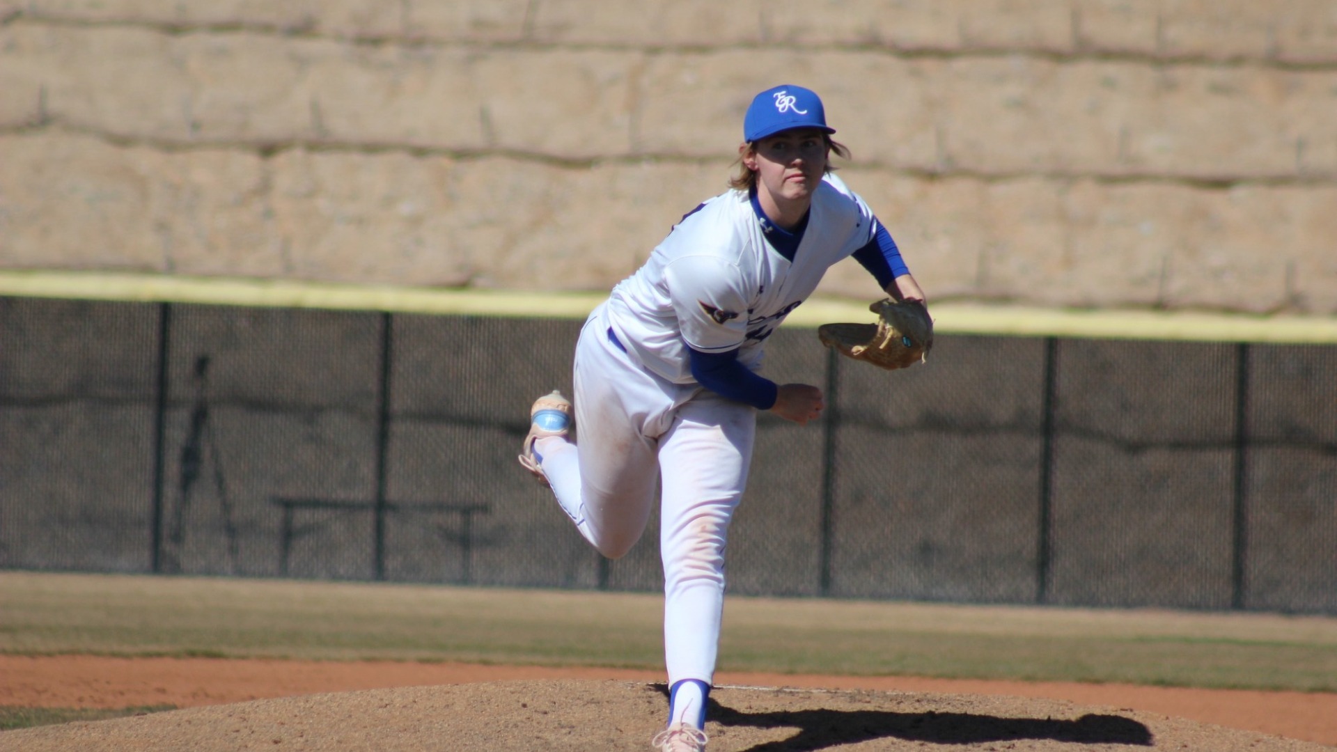 Jesse Kaphing pitching