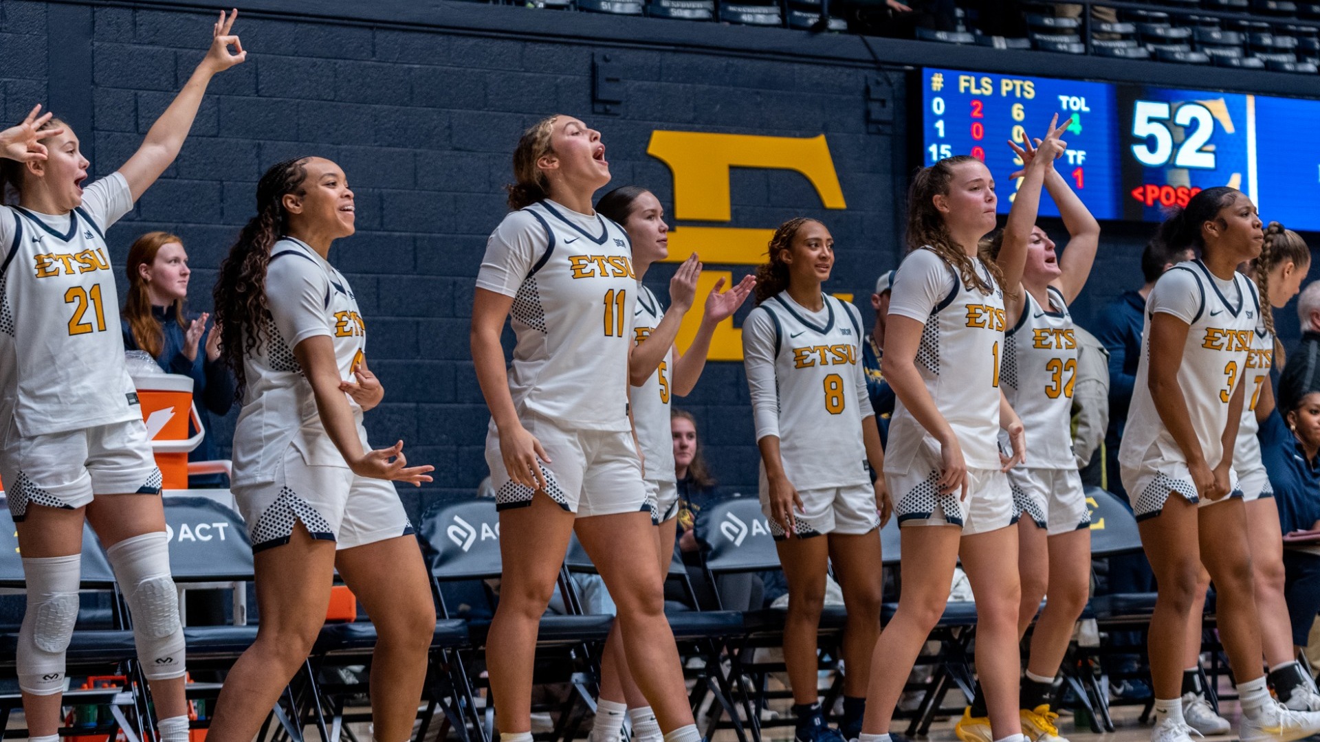 cel_bench_2526WBB_UNCAsheville_OP_001