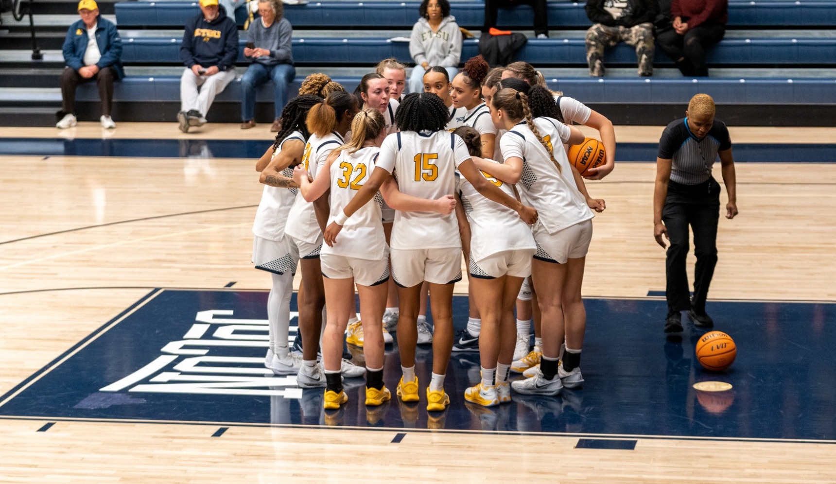 huddle_2526WBB_SouthernIndiana_DL_001