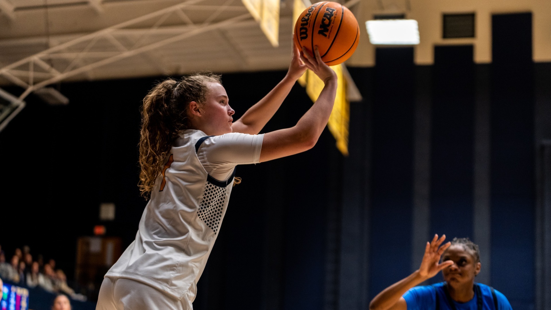 Hood_Lucy_2526WBB_King_SB_001