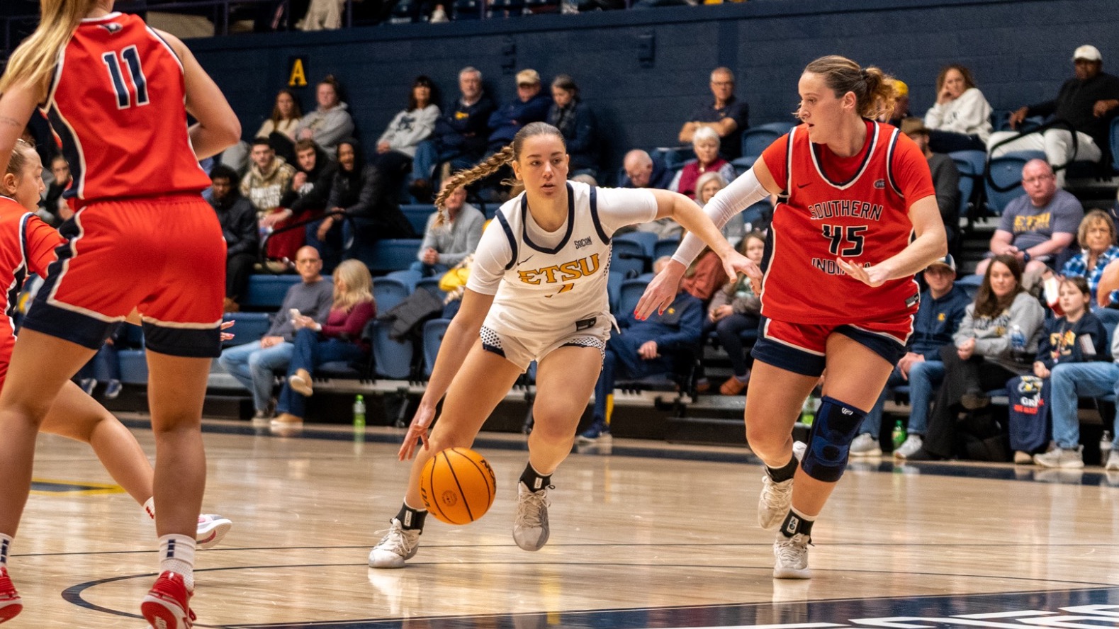 Lopez_Daniela_2526WBB_SouthernIndiana_OP_012