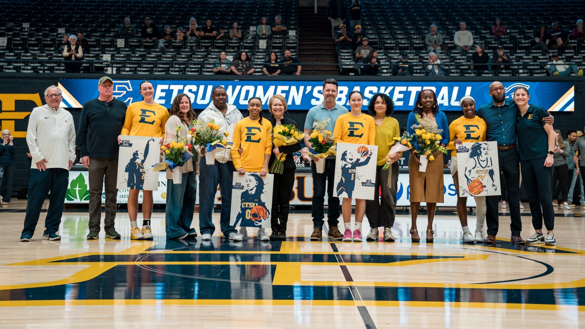 seniors_2526WBB_WCU2_SB_001