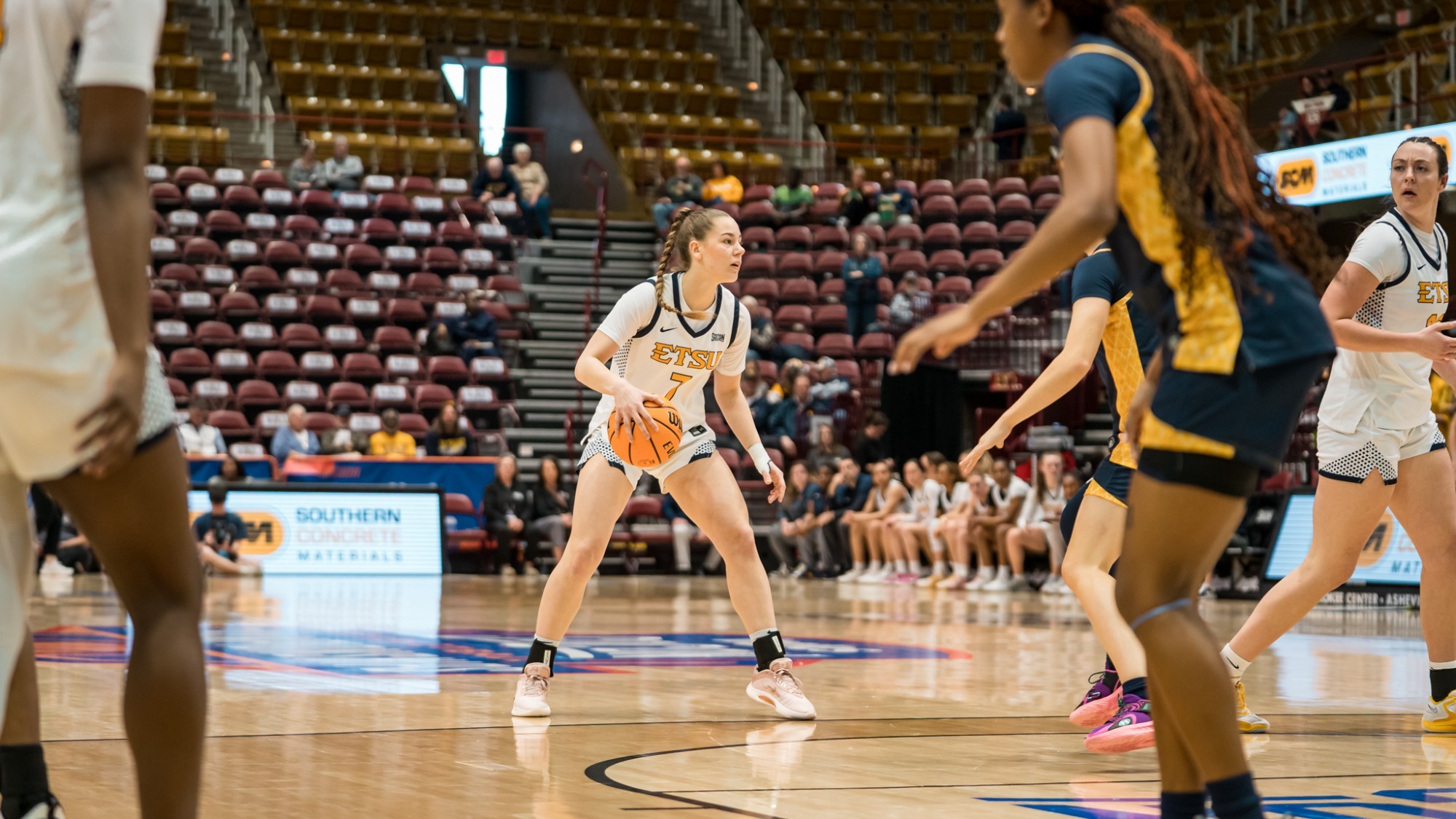 Lopez_Daniela_2526WBB_UNCG3_SoConTournament_SB_001