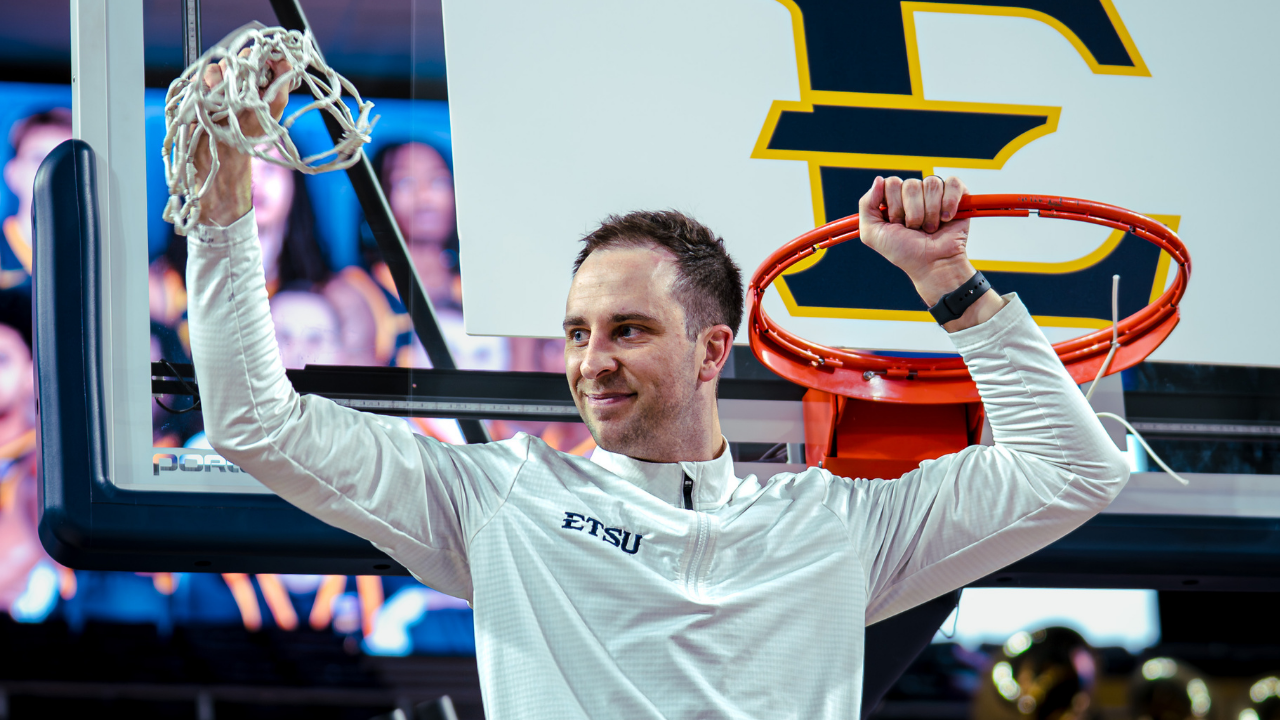 Savage celebrate reg season champ