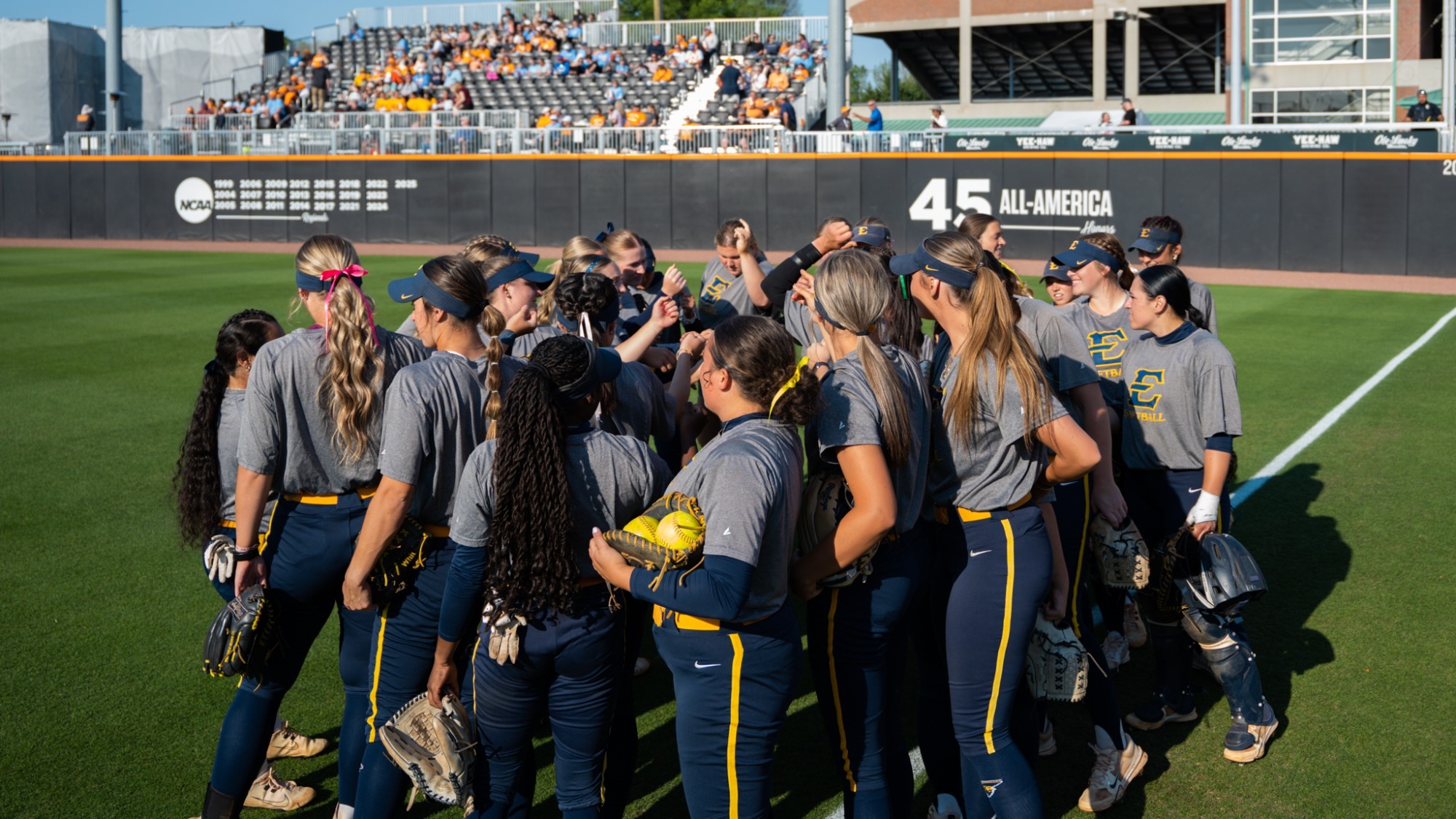 huddle_26SB_Tennessee_SB_001