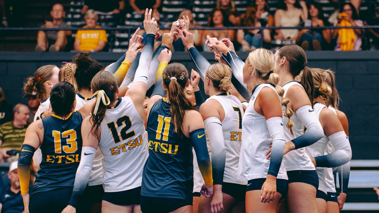 Group huddle vs Auburn