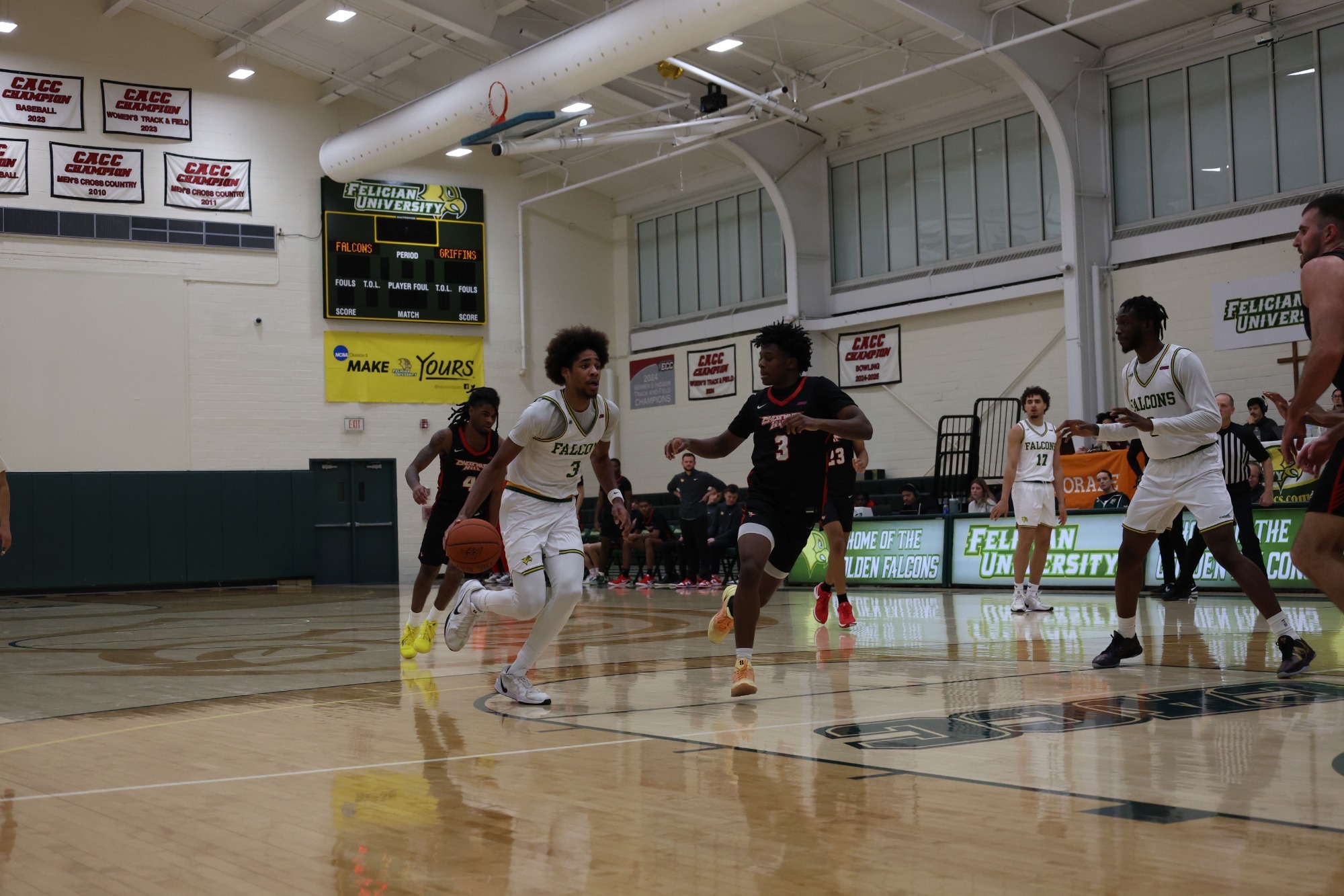 Pullock driving to the basket