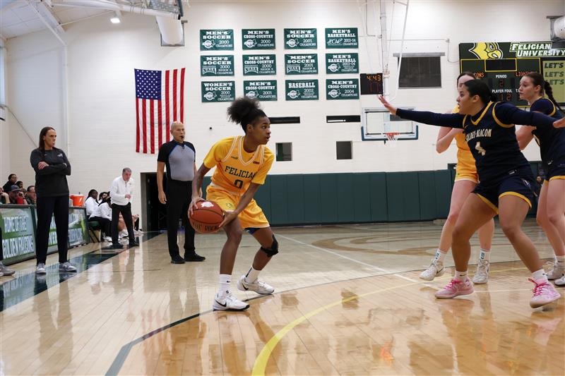 Deviney Jackson dribbling against opponent
