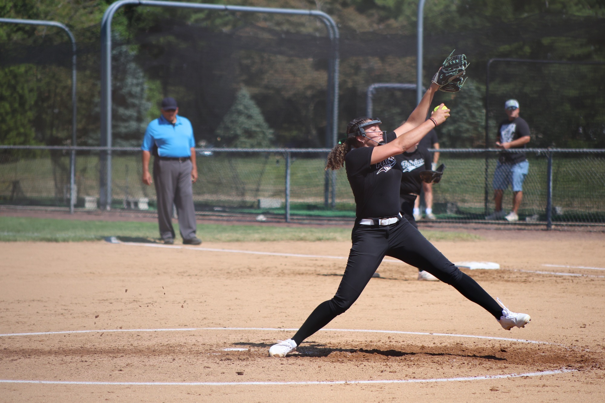 Jocelyn Moody pitching