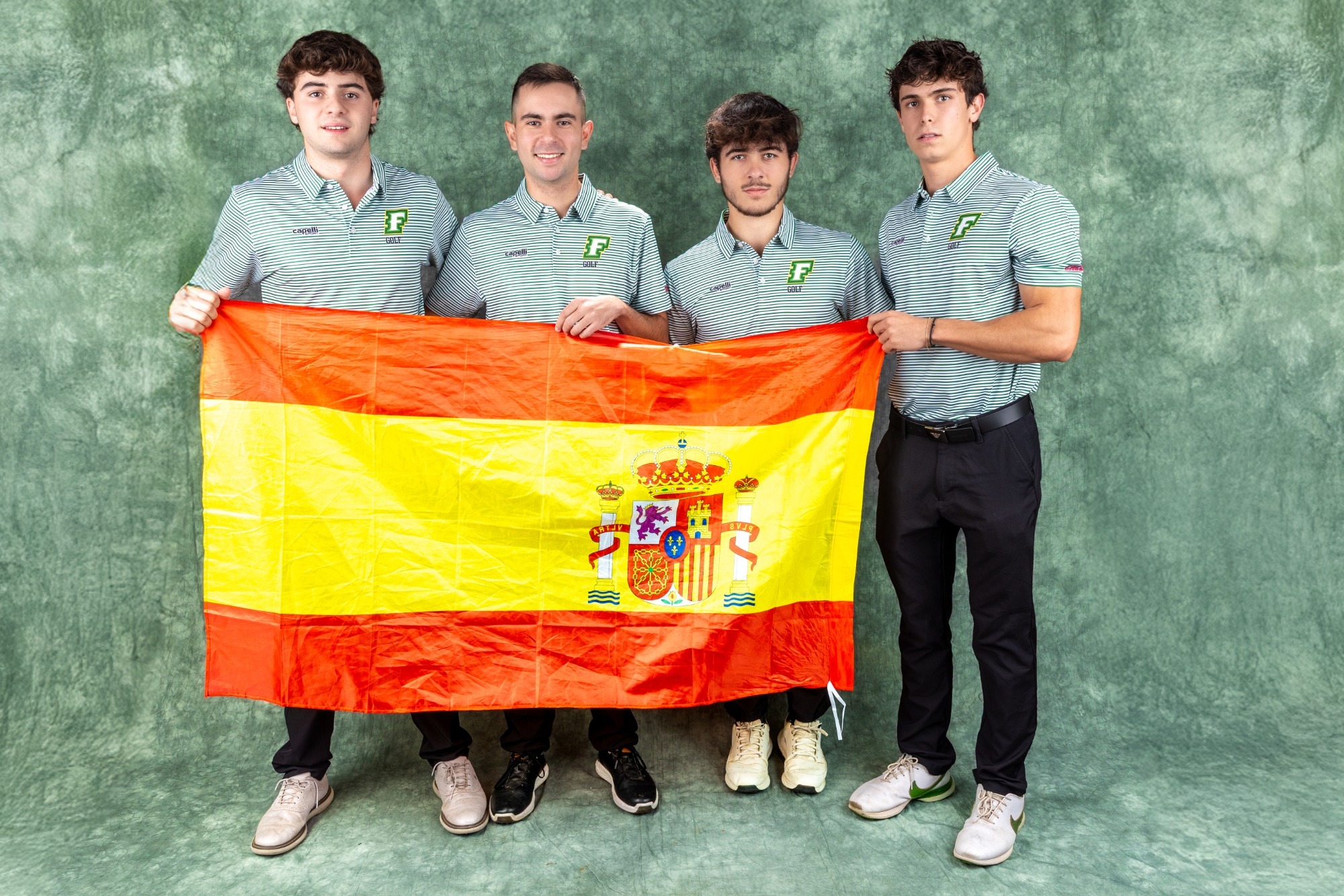 Golf Team posting with Spain Flag on media day