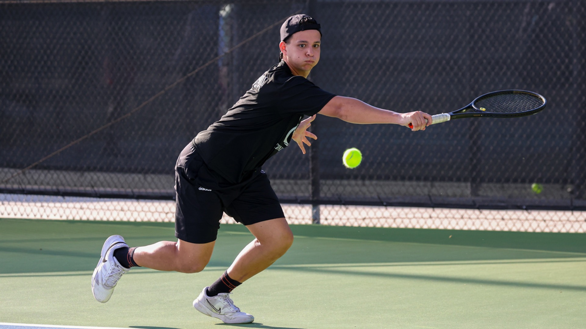 Alejandro Suarez hitting a tennis ball back-handed 2026