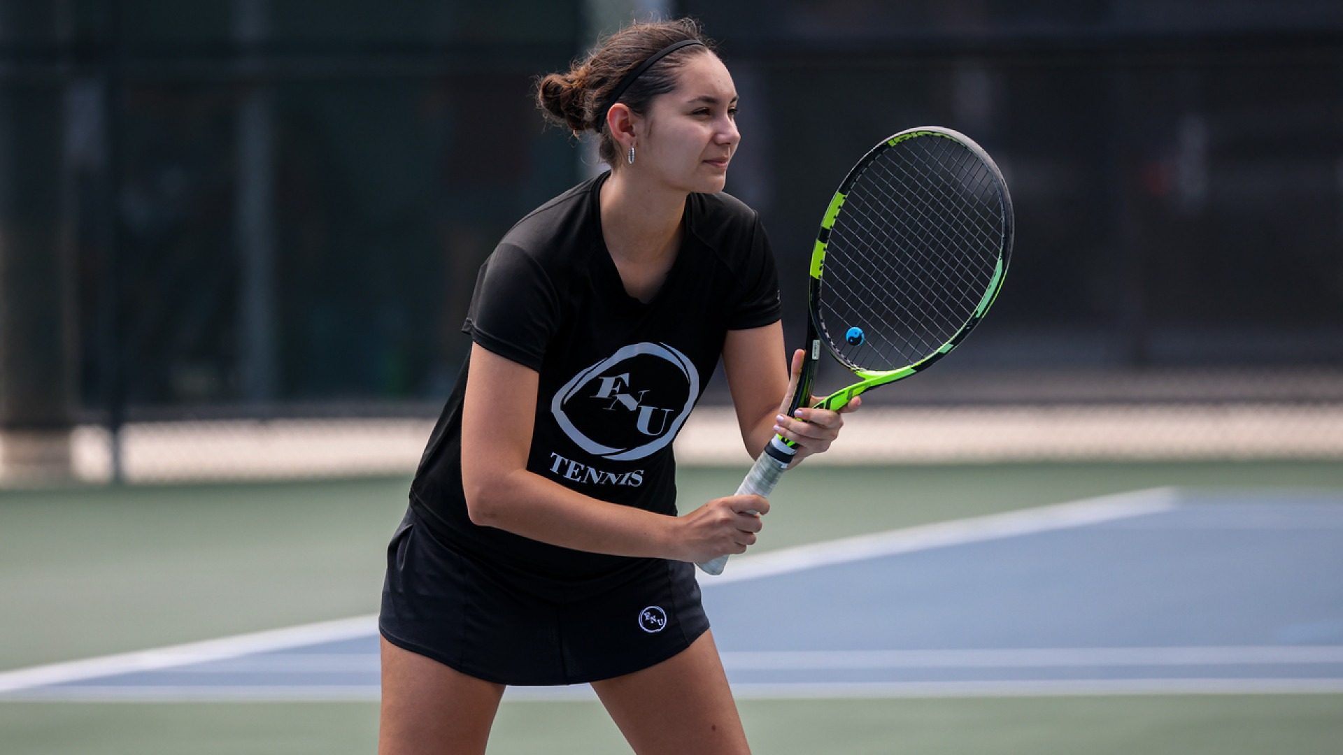 Julieta Deniz Reyes getting ready to hit a tennis ball in the Fall of 2025