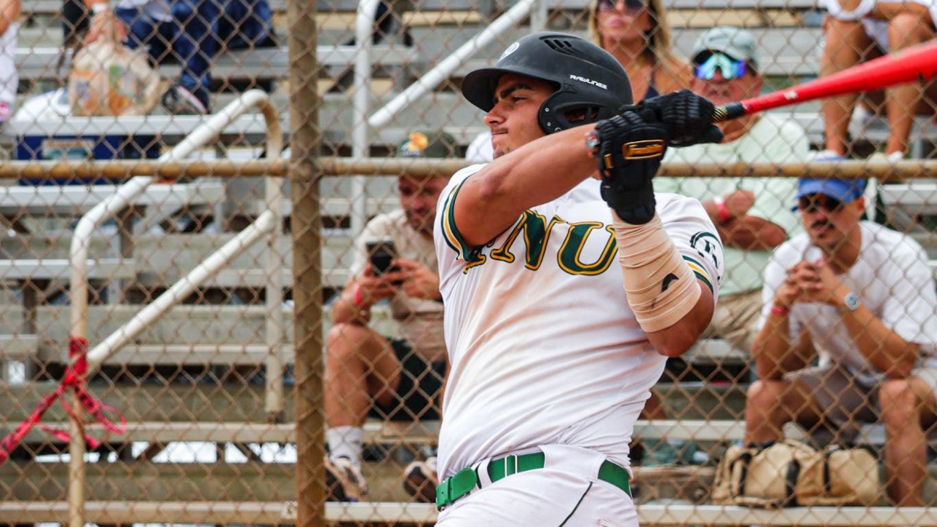 Alejandro De Armas hitting at home 2026