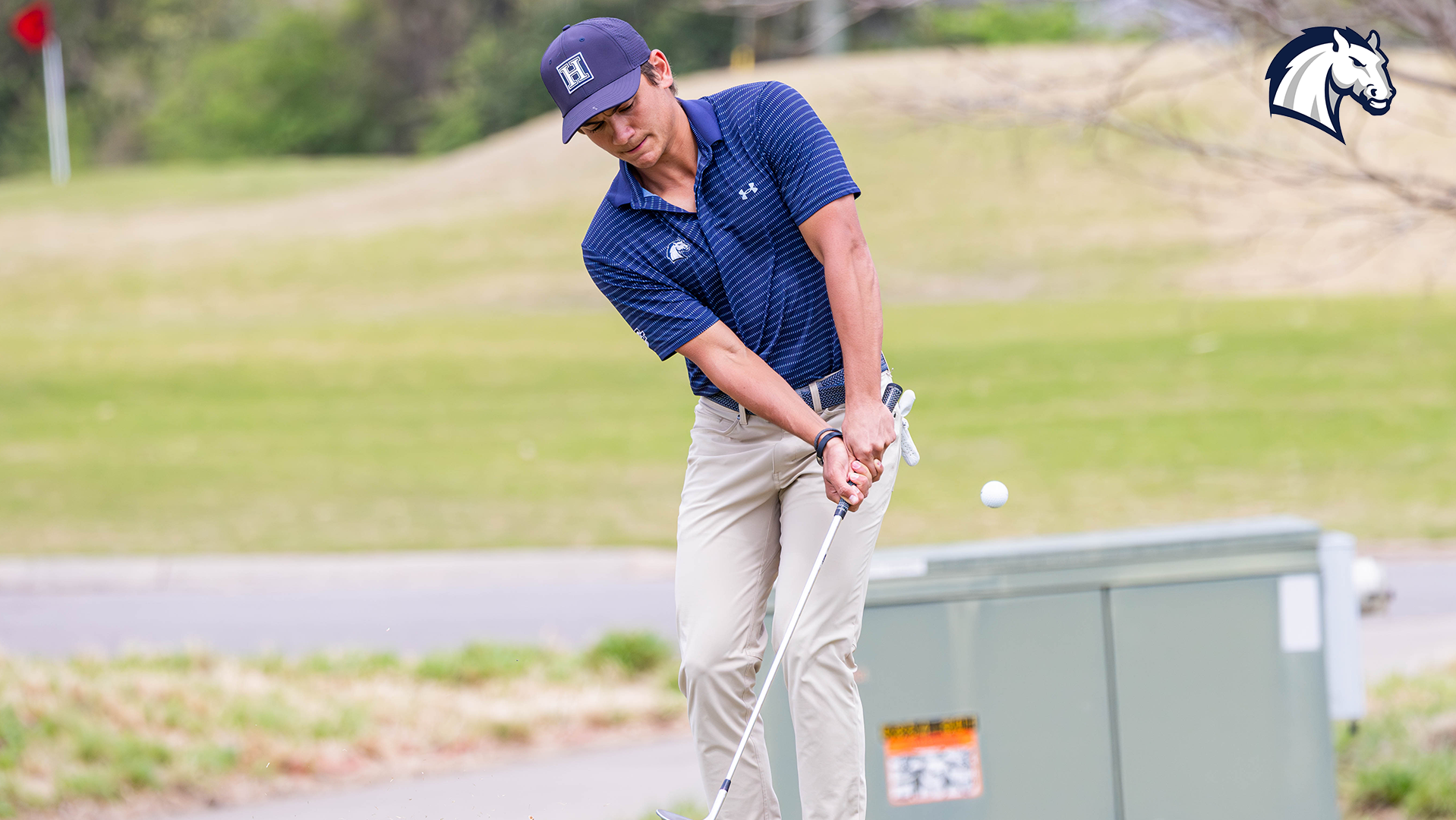 Hillsdale's Oliver Marshall chips onto the green during the Music City Invitational in 2026.