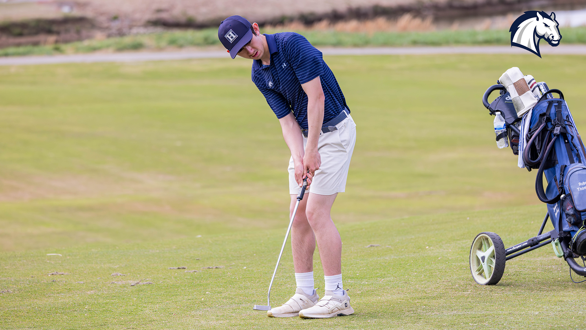 Hillsdale's Robert Thompson putts during the Music City Invitational on March 30, 2026.