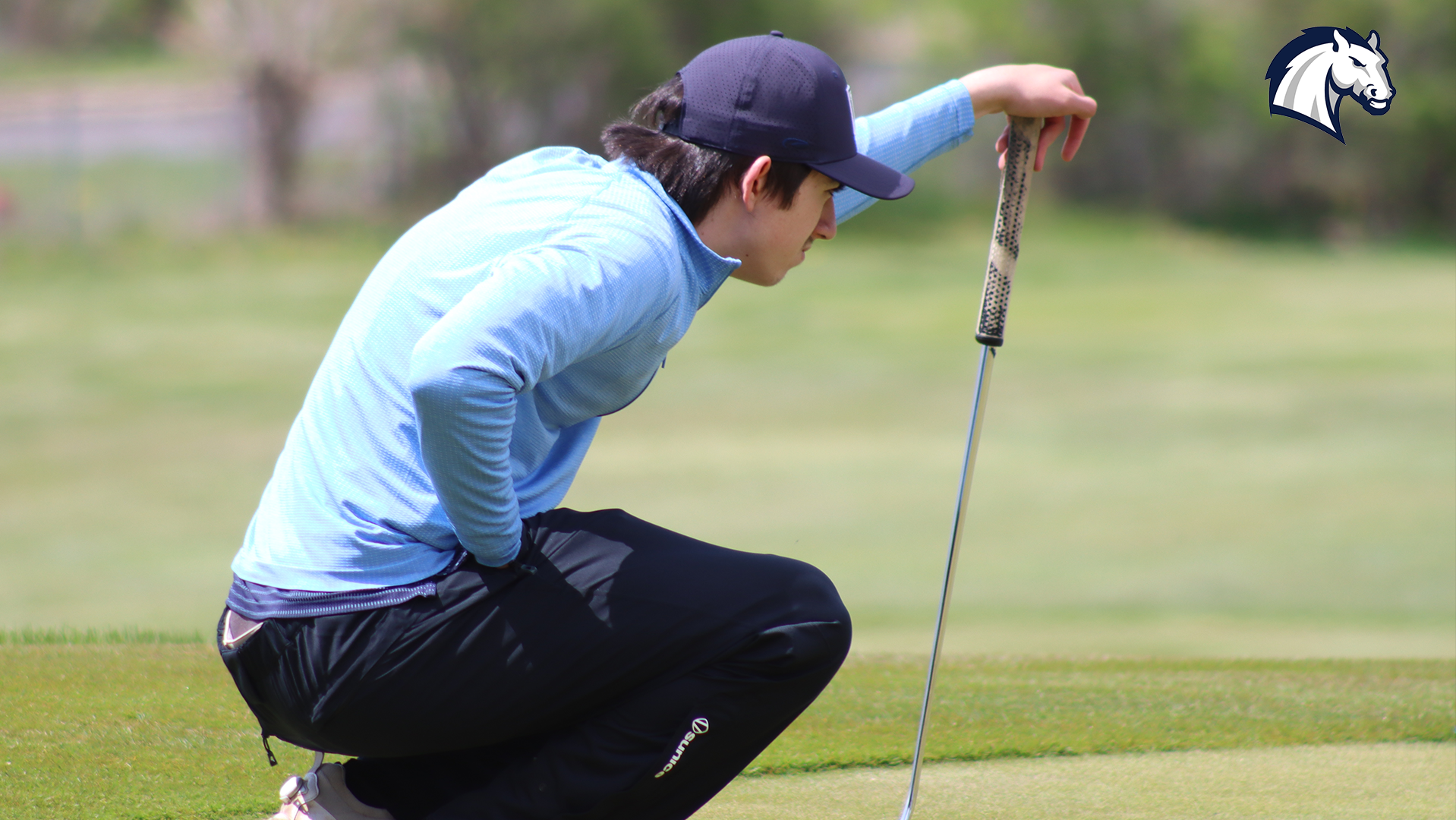 Hillsdale's Robert Thompson lines up a putt during the NCAA Central/Midwest Regional on May 9, 2026.