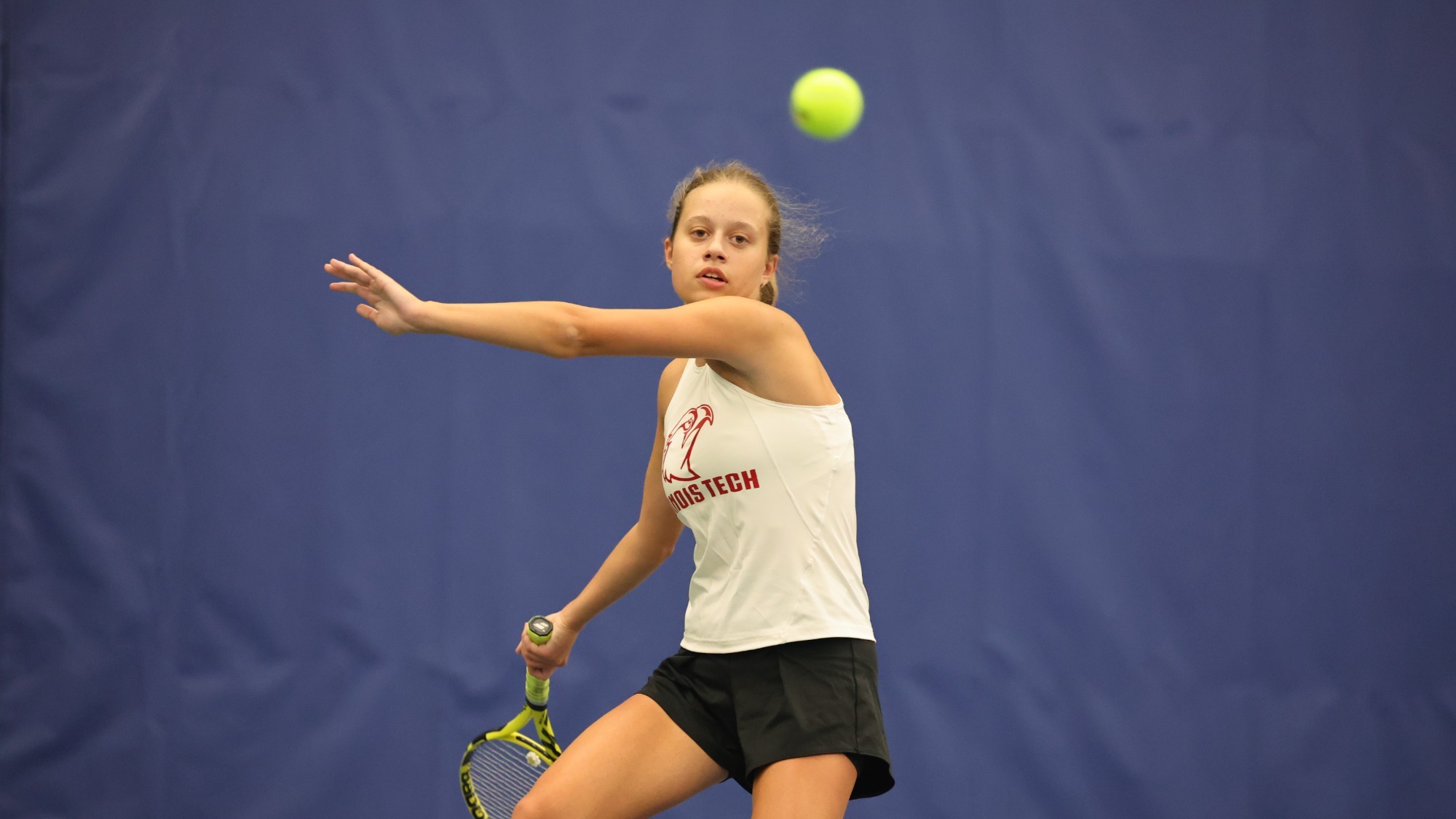 Martyna Kalinowska returning a shot against MSOE 9-10-25