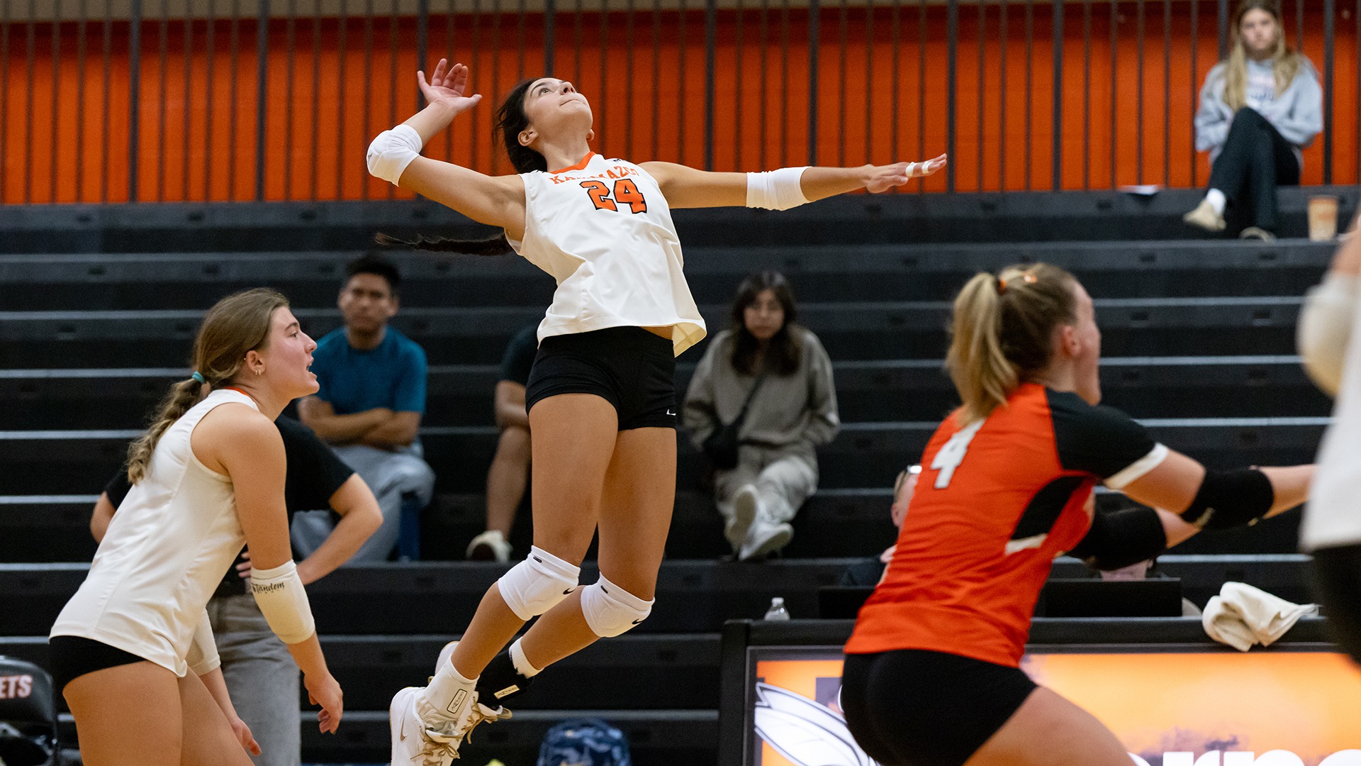 Scarlett Hosner playing volleyball