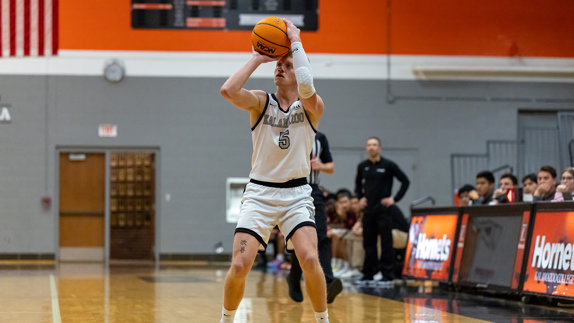 Carter Bandemer playing basketball