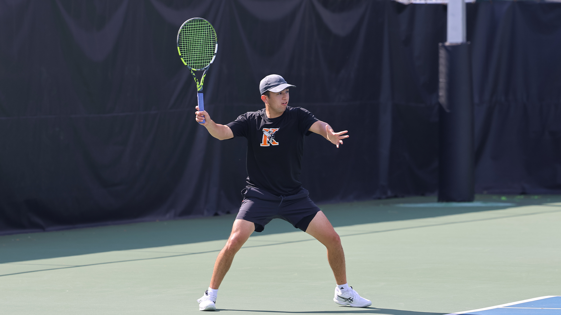 Will Seymour playing tennis