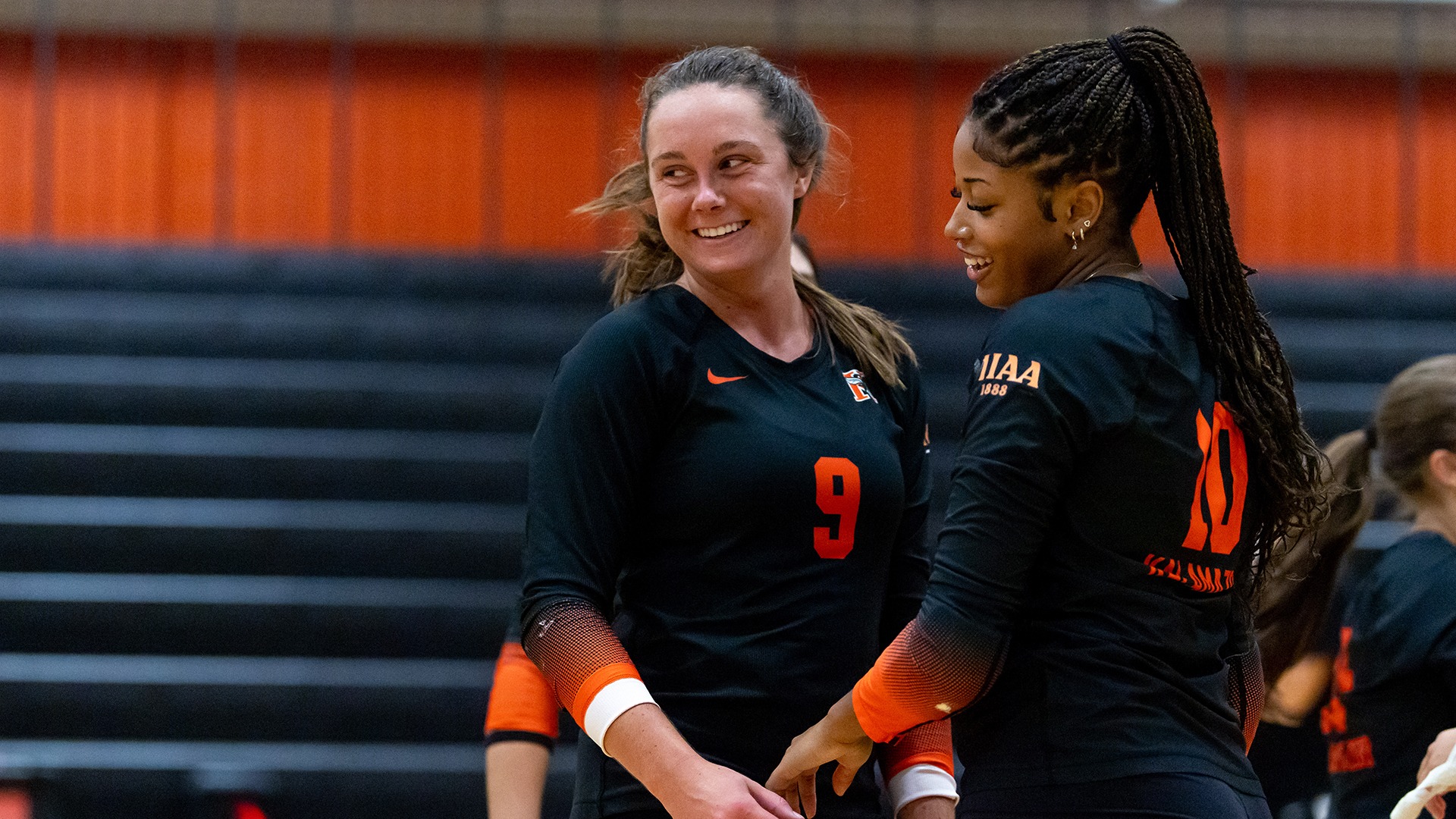 Savannah Chapie and Quaneice Dillard playing volleyball