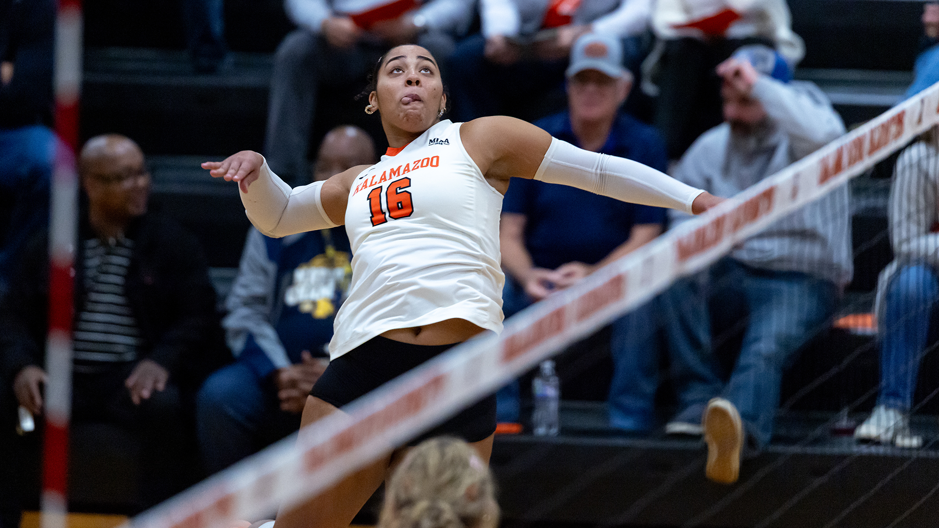 Taylor Stephens playing volleyball
