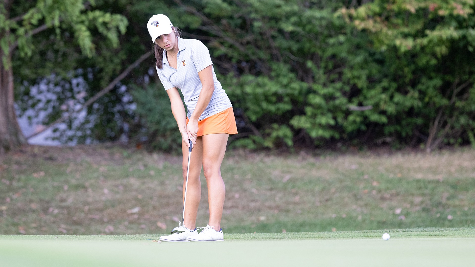 Nadia Zerlaut playing golf