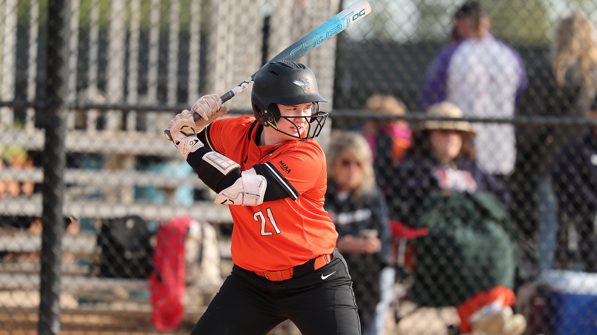 Maddie Potts playing softball