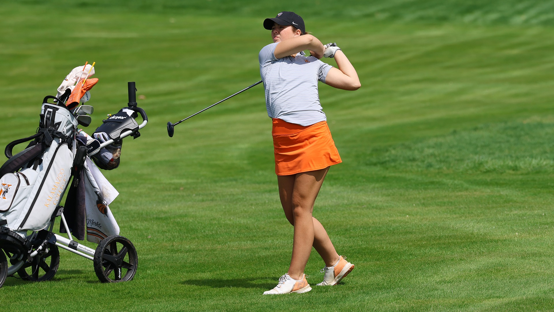 Jacey Merkle golfing