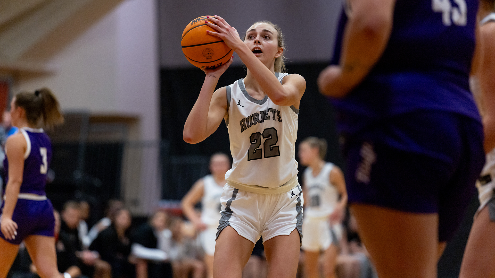 Lauren Vanderstelt playing basketball