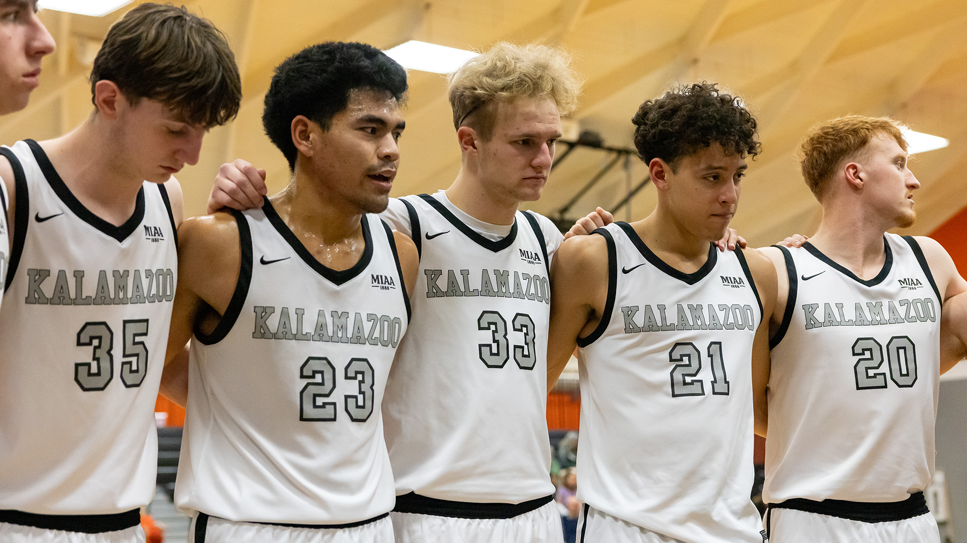 The Kalamazoo College men's basketball team huddled during a timeout