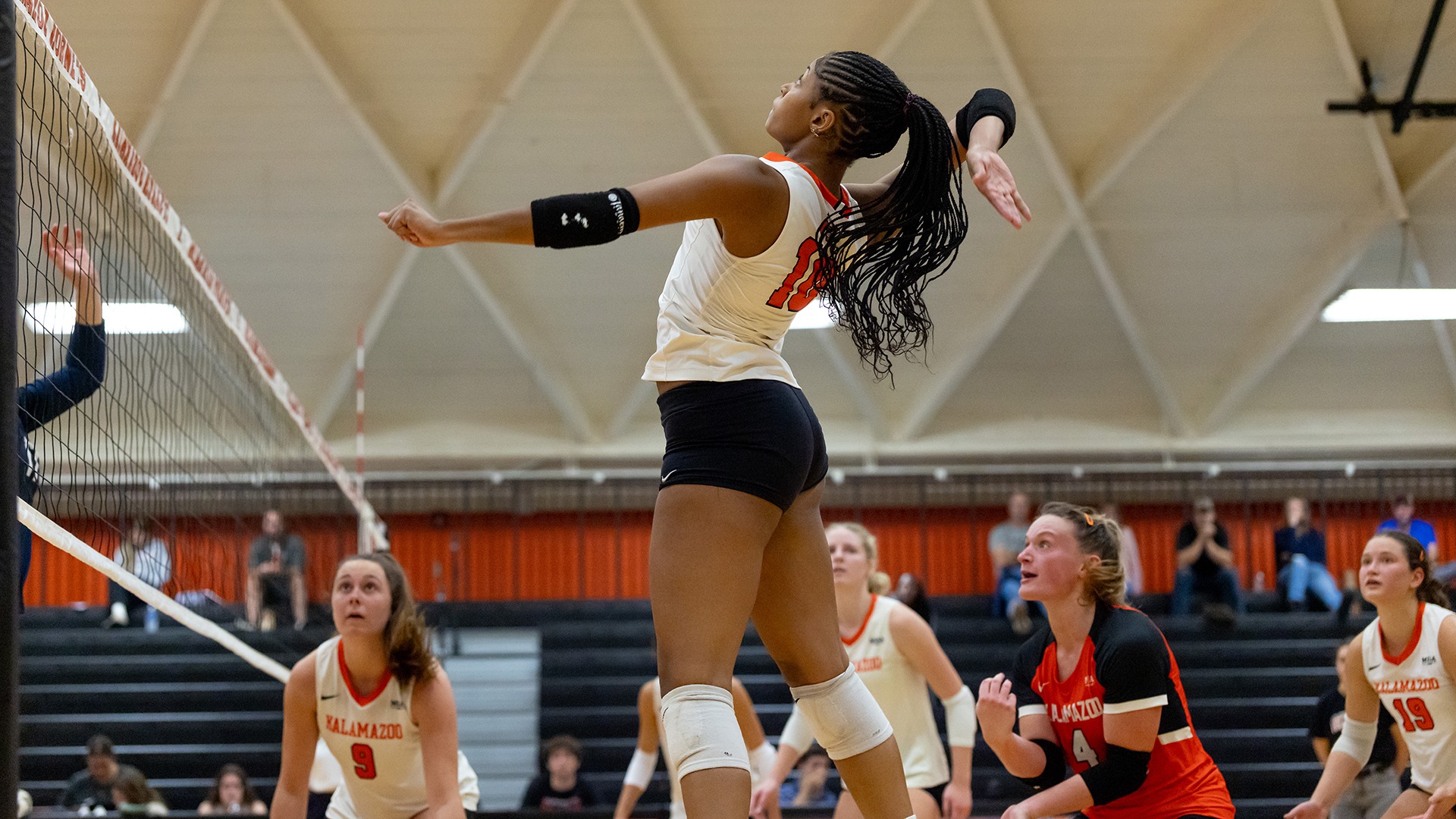 Quaneice Dillard playing volleyball