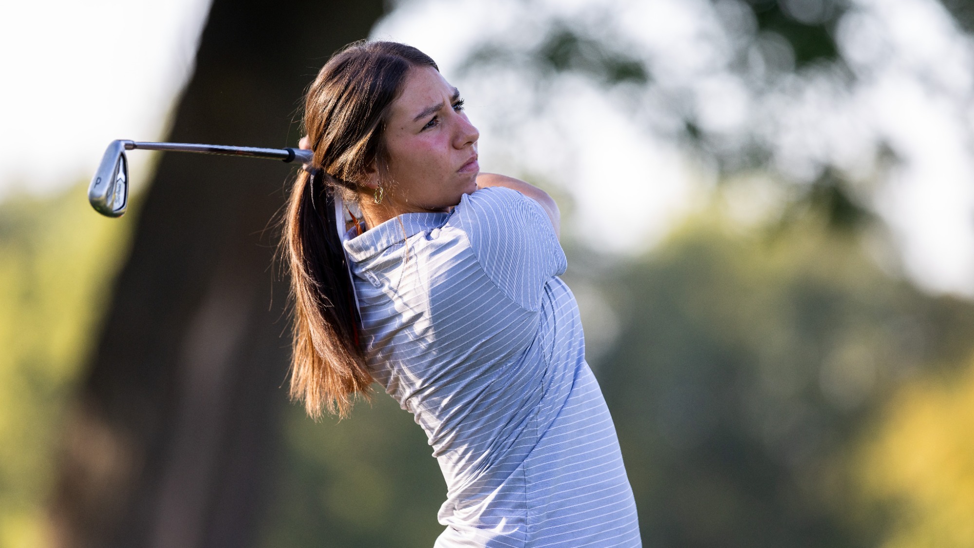 Nadia Zerlaut playing golf