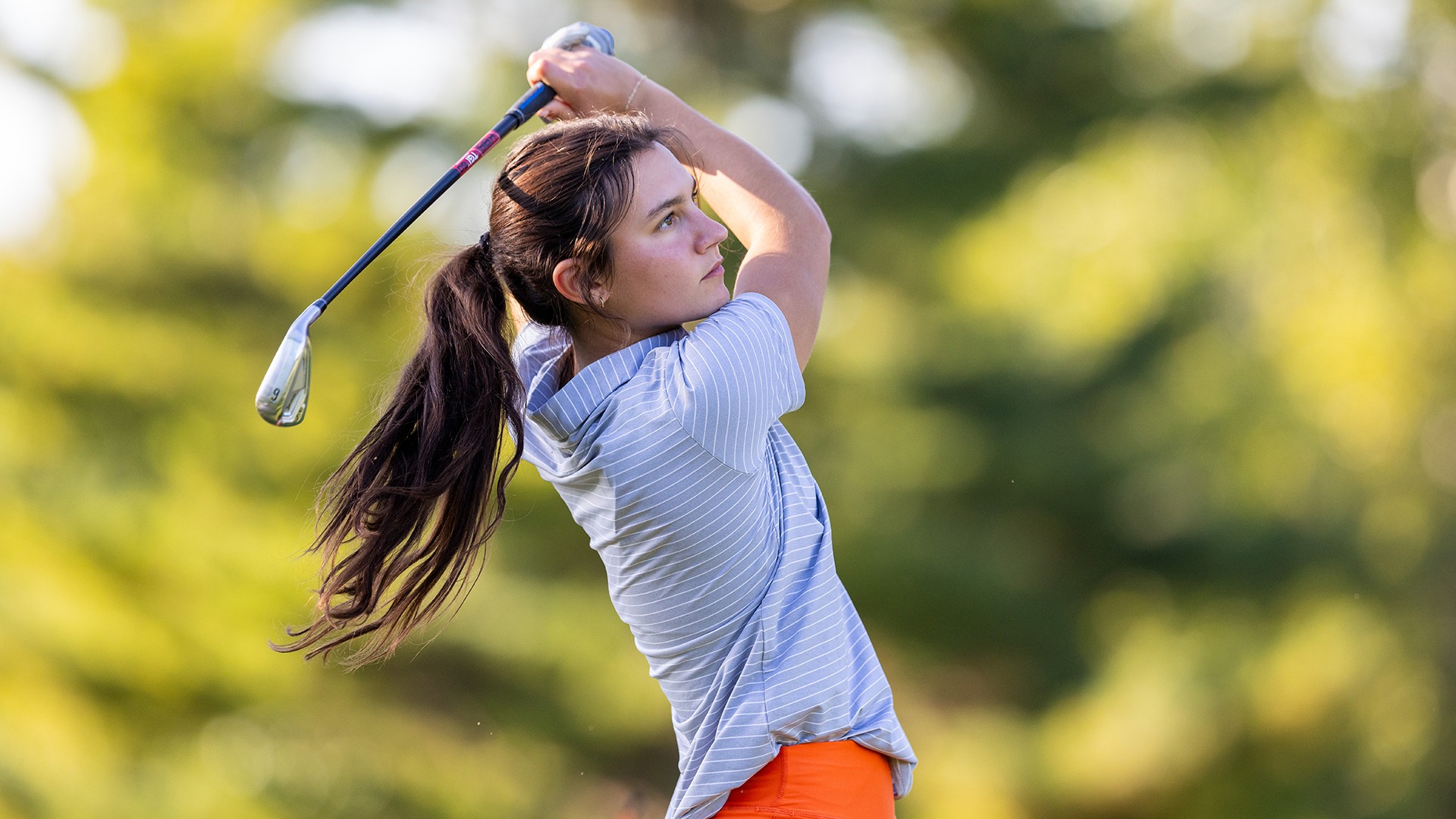 Ellie Britt playing golf