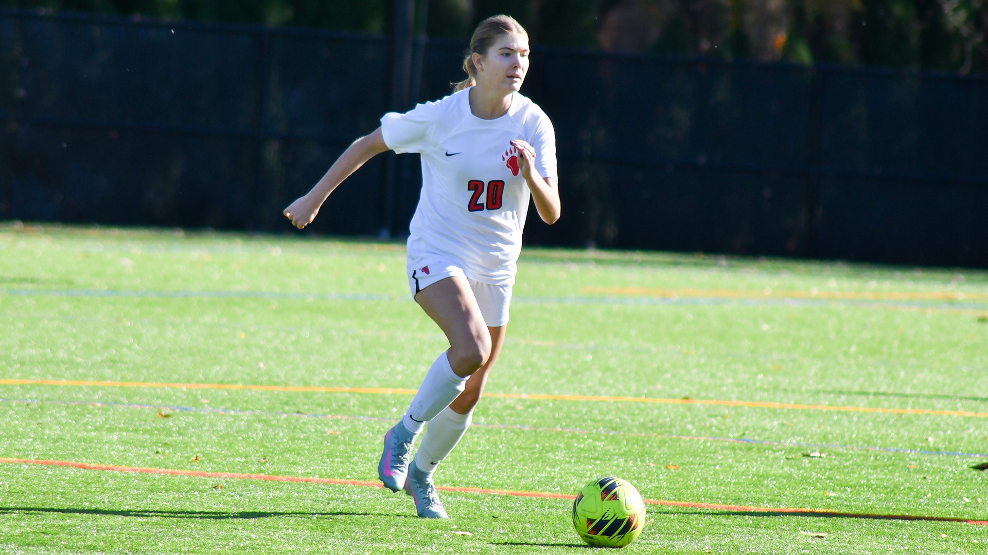 Annabelle Schroeder dribbles the ball