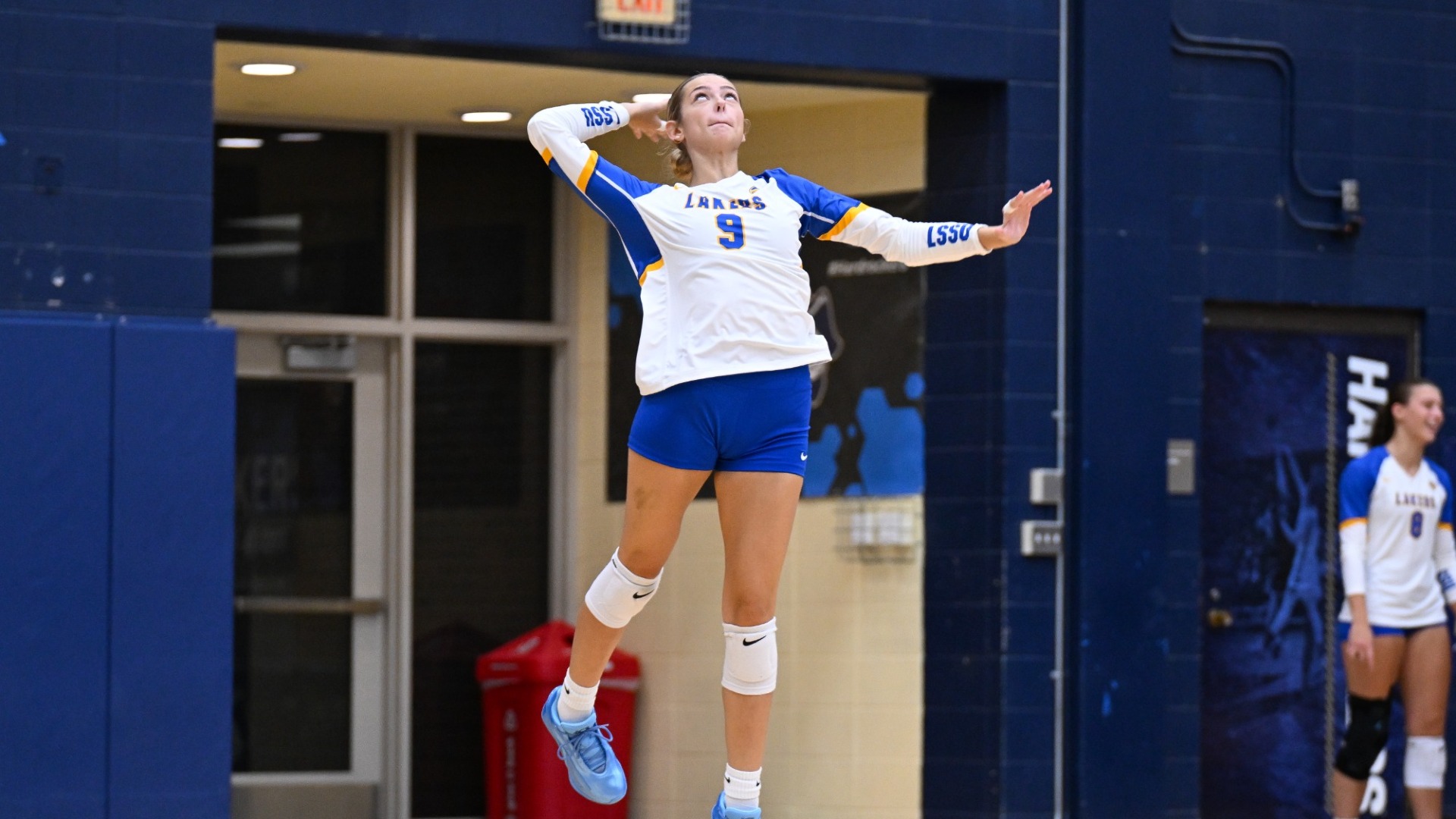 Avery Headworth serving at Hardrocker Tournament