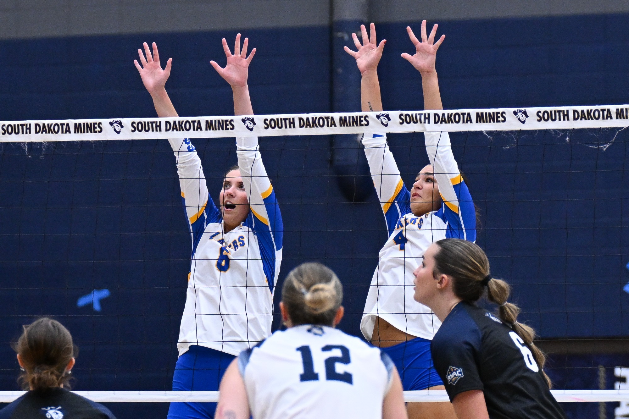 Shea Berisoff and Giselle Wiitanen rise for a block