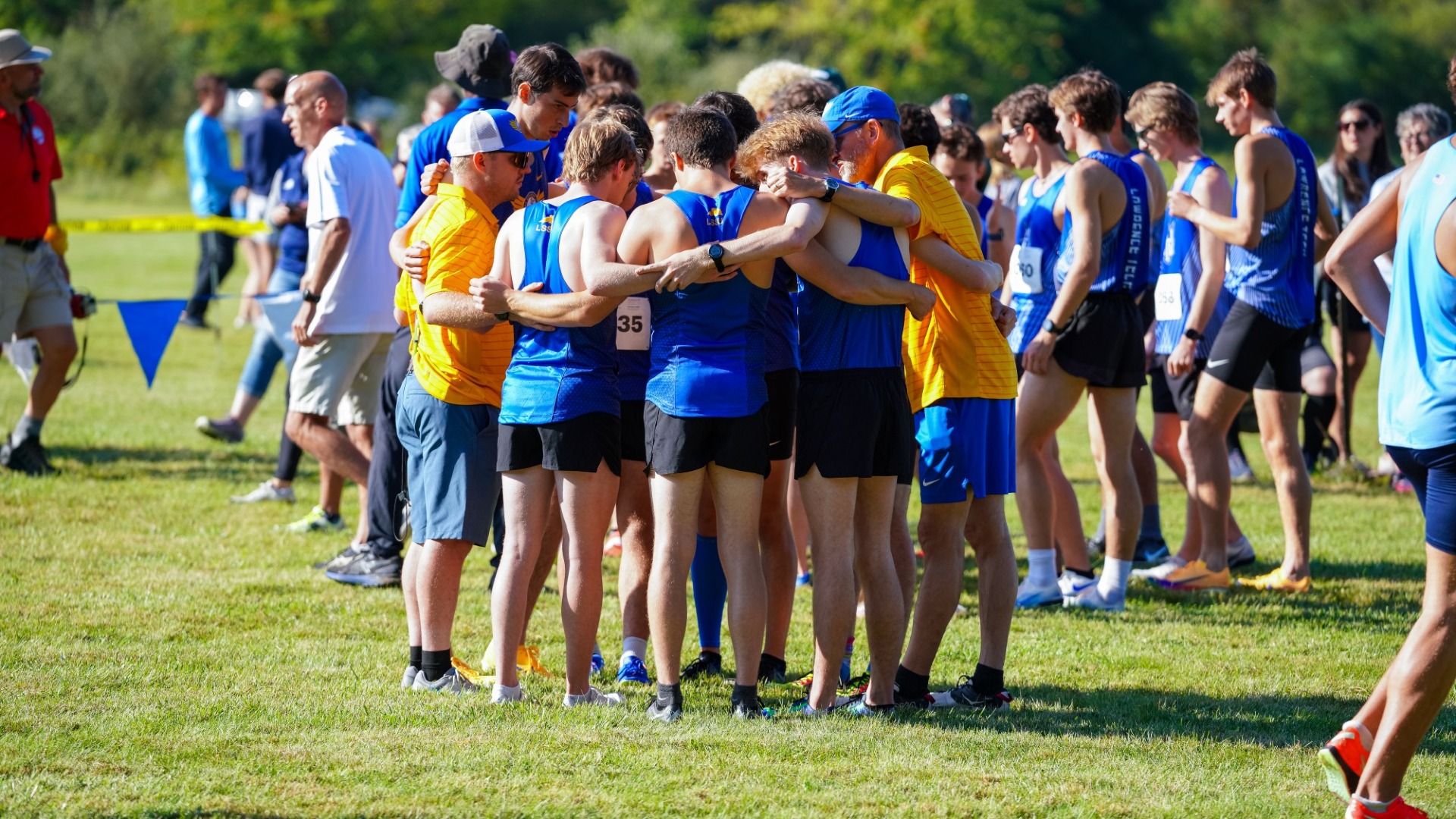 Team Huddle at Northwoods Invitational