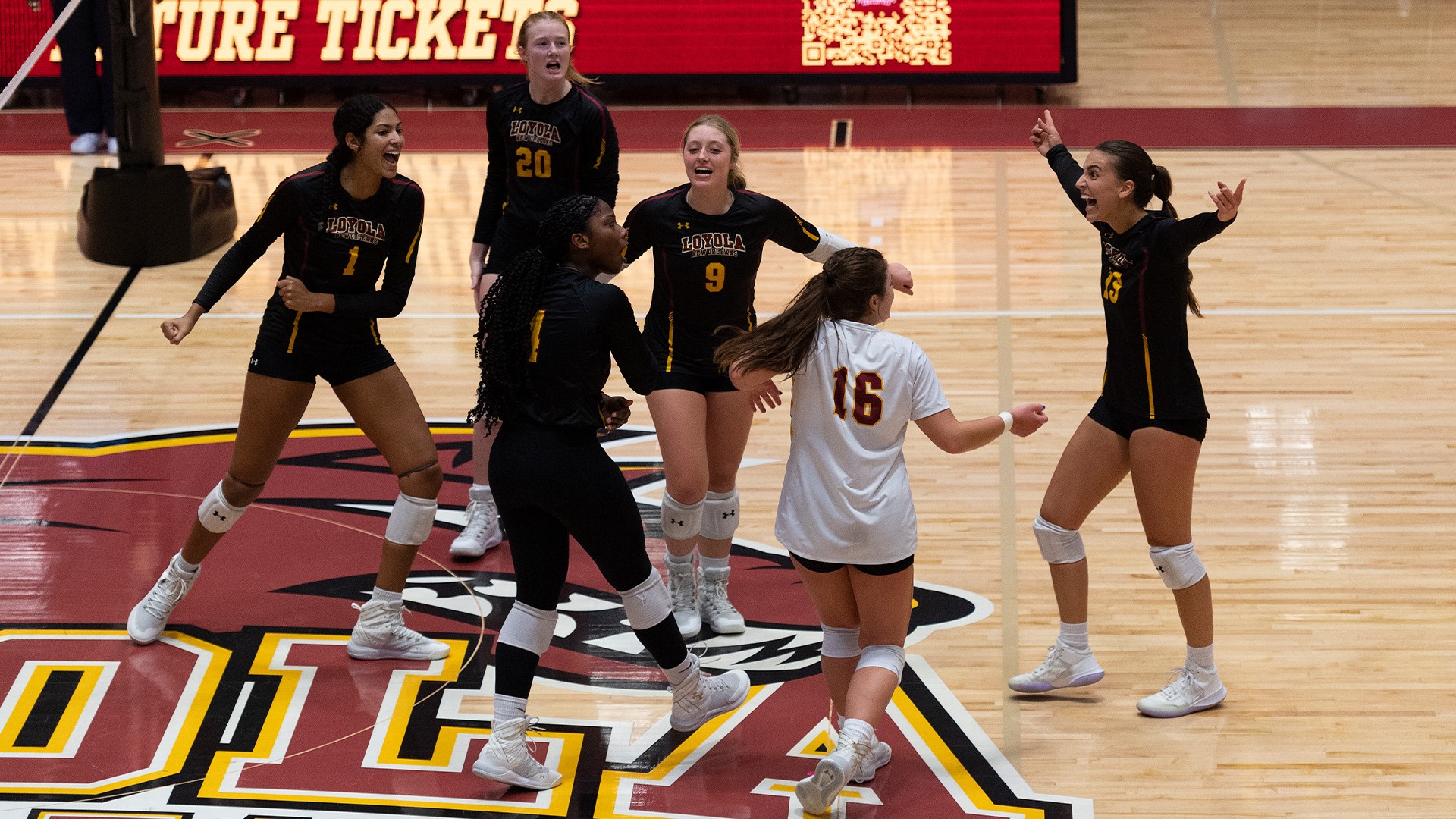 Loyola volleyball wins two Friday - Loyola University New Orleans